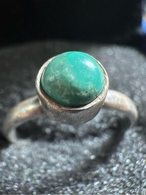 925 Sterling Silver Ring Green Turquoise
Cabochon Minimalist Bezel Vintage 5.25
